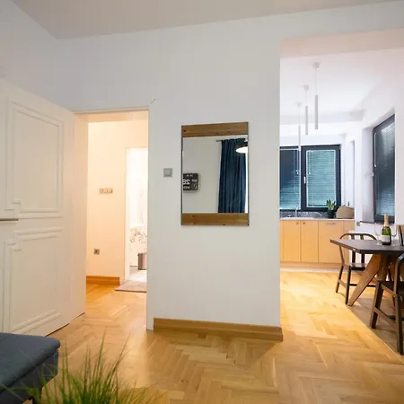 Luxury 12-3 Apartament *